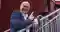 Willi Brüning zeigt mildem Finger noch oben